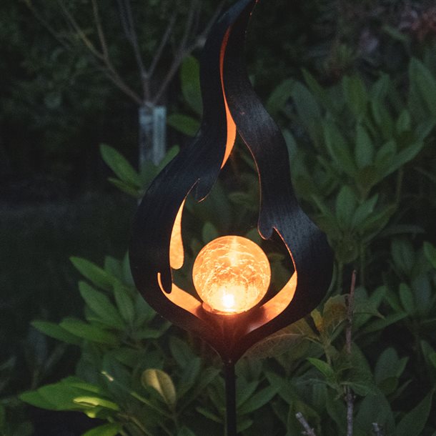 Dekorativ skulpturel solcellelampe - "Flammen"